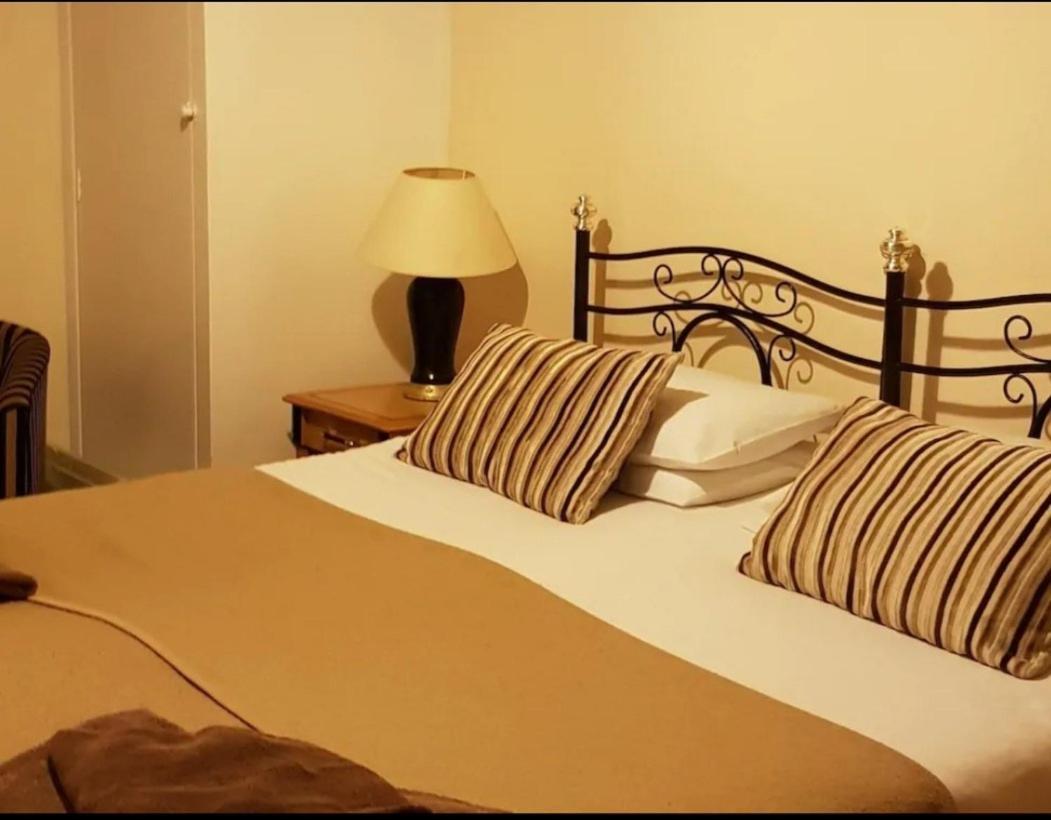 The Bull Hotel Downton  ภายนอก รูปภาพ