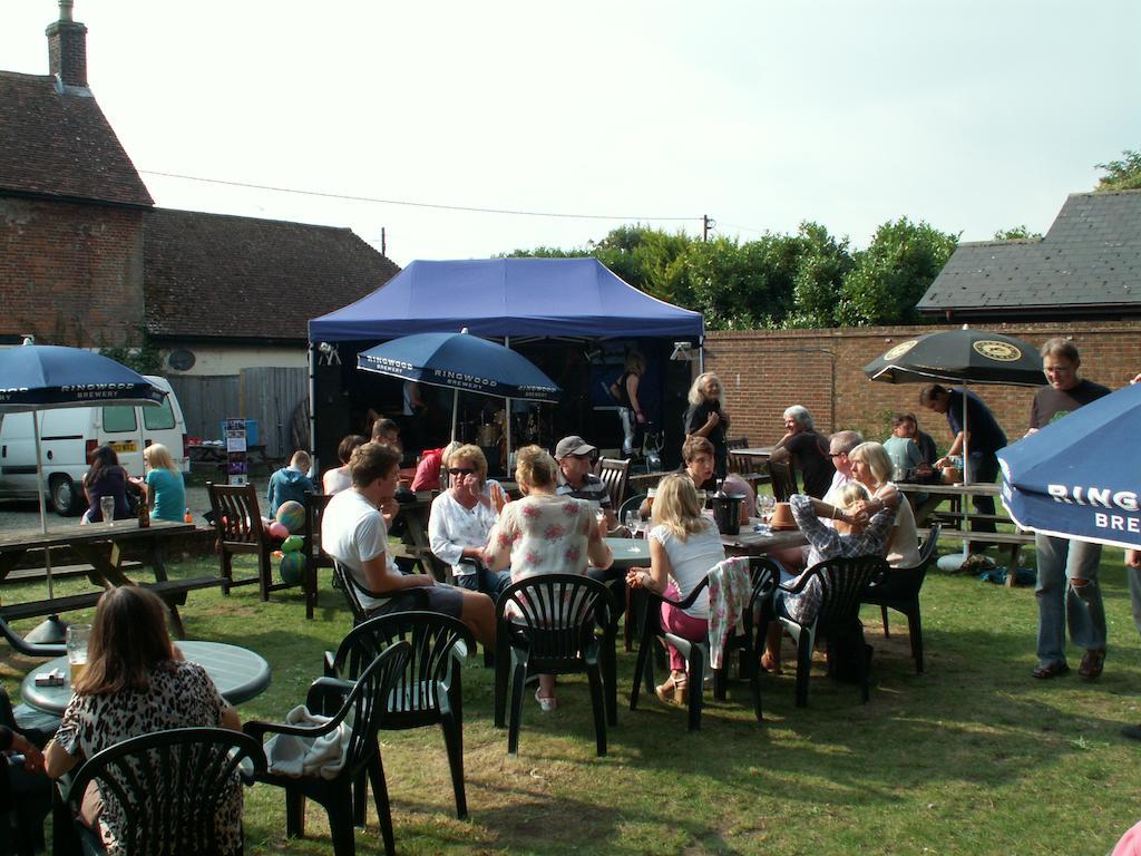 The Bull Hotel Downton  ภายนอก รูปภาพ