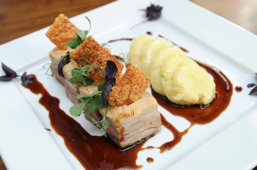 The Bull Hotel Downton  ภายนอก รูปภาพ