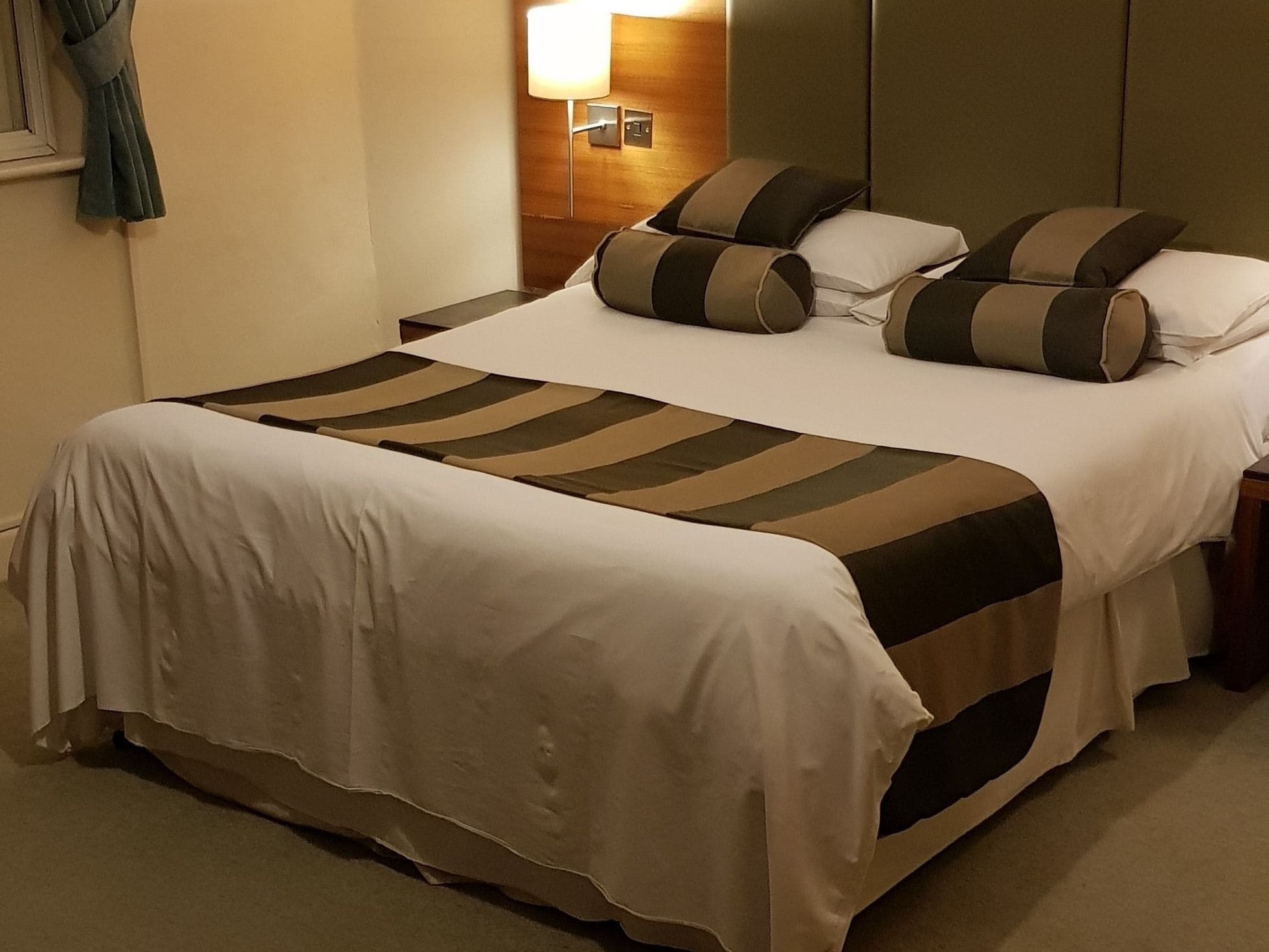 The Bull Hotel Downton  ภายนอก รูปภาพ